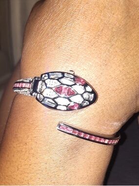 Cute fashion Snake-Head Cuff Bracelet with Pink Gem Detailing